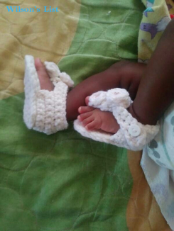 white crochet baby girl slippers 